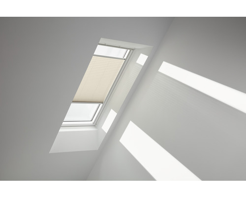 Velux Plissee-Faltstore hellbeige uni manuell FHL UK04 1259SWL Dachfenster mit Faltstore zur Lichtregulierung in hellem Raum