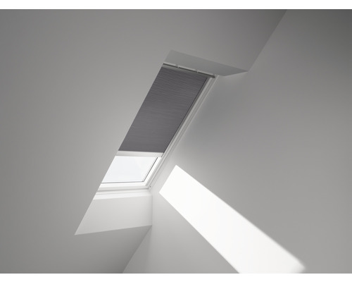 Store plissé alvéolaire Velux à commande électrique gris béton uni FMC S06 1163S