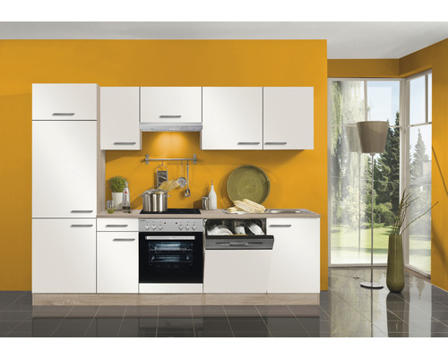 Cuisine complète avec appareils intégrés et façades blanches devant un mur jaune