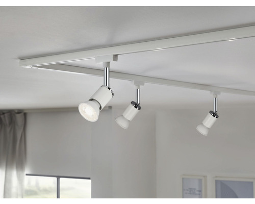 Deckenleuchte mit drei Strahlern an einer Schiene