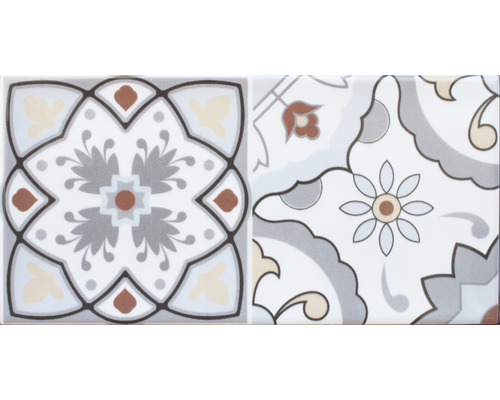 Carreau décoratif avec motif floral