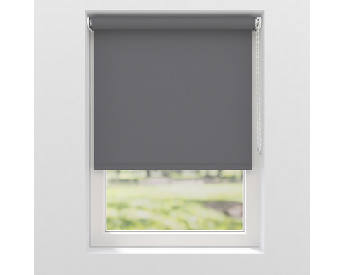 Store enrouleur gris sur la fenêtre