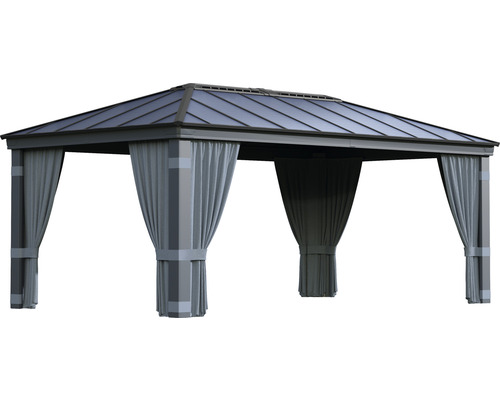 Tonnelle de jardin avec rideaux