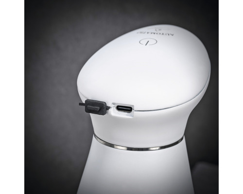 Vue détaillée d''un distributeur de savon blanc avec port USB