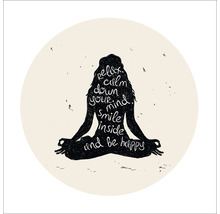 Illustration einer Person in Yoga-Pose mit inspirierenden Worten