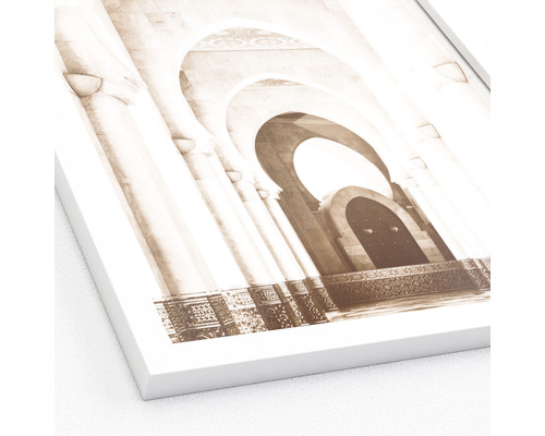 Image encadrée avec motif architectural et colonnes