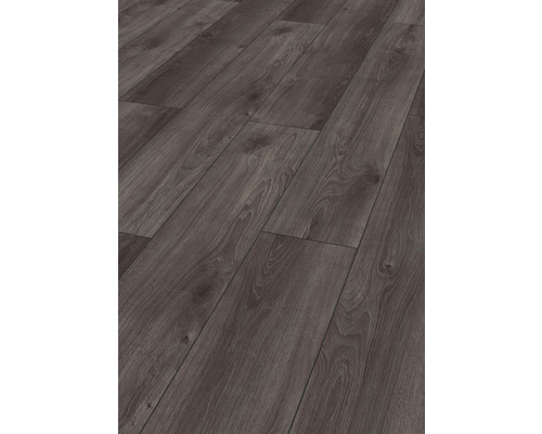 Verlegter Laminatboden mit Holzstruktur