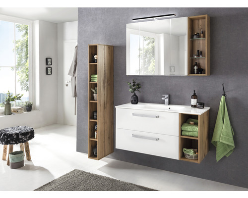 Modernes Badezimmer mit Waschtisch, Spiegelschrank, Hochschrank und Hocker