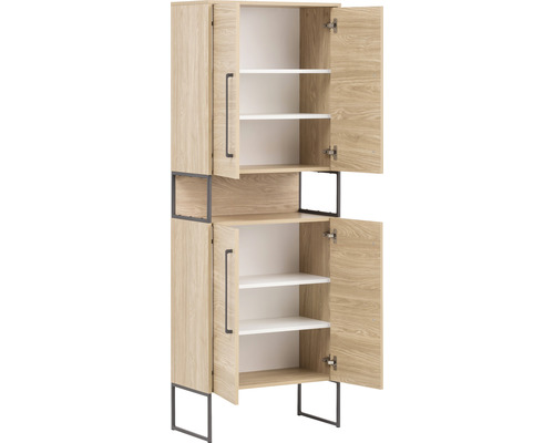 Offener Holzschrank mit Regalen