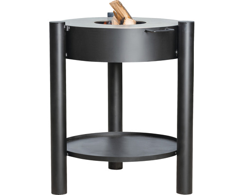 Feuerstelle aus Metall mit Holz