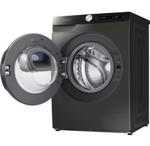 Waschmaschine mit geöffneter Tür