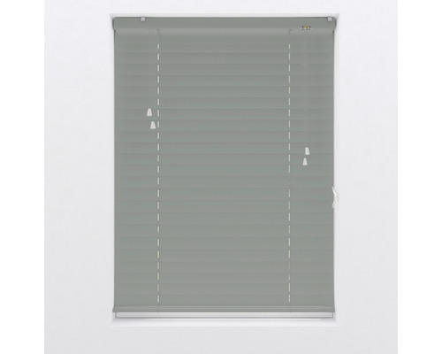 Graue Jalousie vor einem Fenster