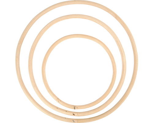 Trois cercles à broder en bois de différentes tailles