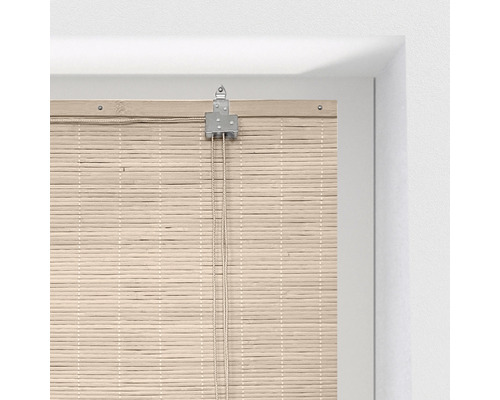 Bambusrollo mit Zugschnur und Aufhängung im Fensterrahmen
