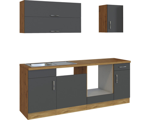 Cuisine équipée avec évier, meubles hauts et meubles bas