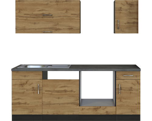 Cuisine équipée avec évier et éléments hauts