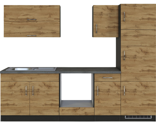 Cuisine linéaire avec évier, armoires hautes et basses