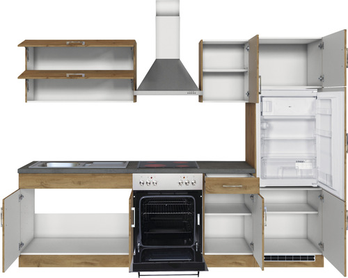 Cuisine complète avec armoires, évier, cuisinière, hotte et réfrigérateur