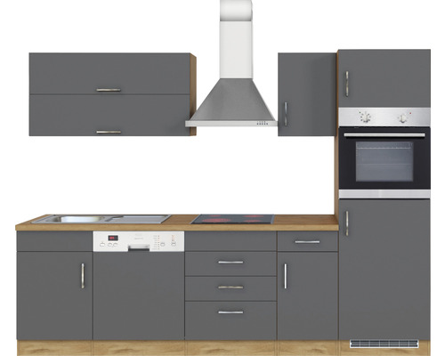 Cuisine grise avec évier, cuisinière, hotte aspirante et four.