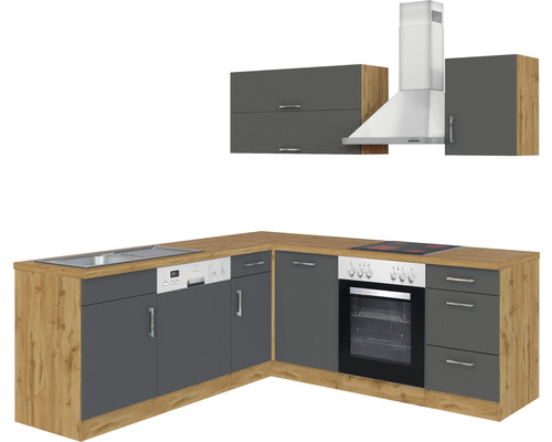 Cuisine d''angle complète avec évier, lave-vaisselle, four, plaque de cuisson, hotte aspirante et éléments hauts.