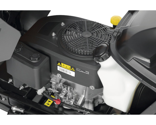 Vue détaillée du moteur d''un tracteur de pelouse