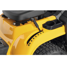 Vue détaillée d''un tracteur de pelouse jaune avec levier de vitesse et porte-gobelet.