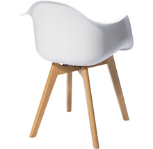 Chaise blanche avec pieds en bois