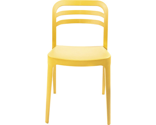 Chaise jaune en plastique avec dossier et quatre pieds