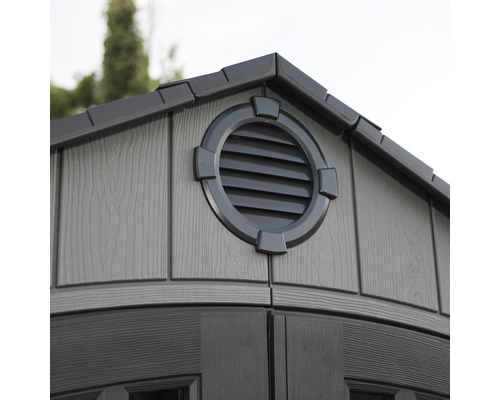 Vue détaillée d''un abri de jardin avec grille d''aération