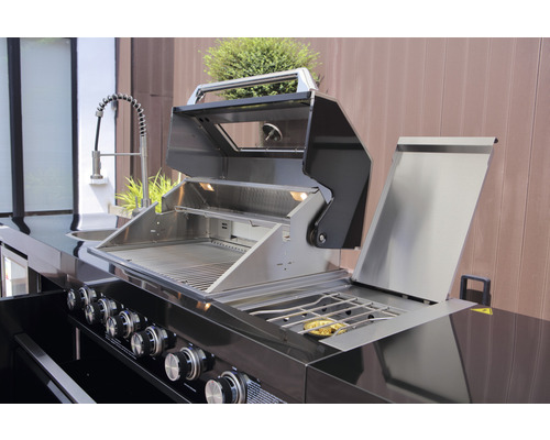 Grillküche mit Spüle und offenem Grill