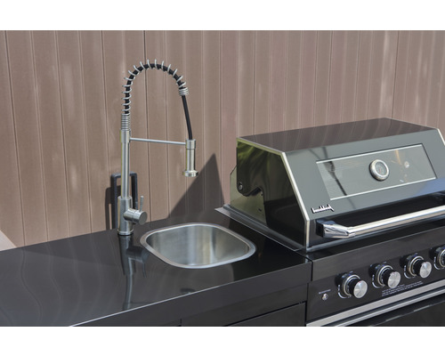 Aussenküche mit Spüle und Wasserhahn