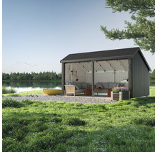 Gartenhaus mit Lounge-Bereich am Seeufer mit Gartenmöbeln, Beleuchtung und Dekoration