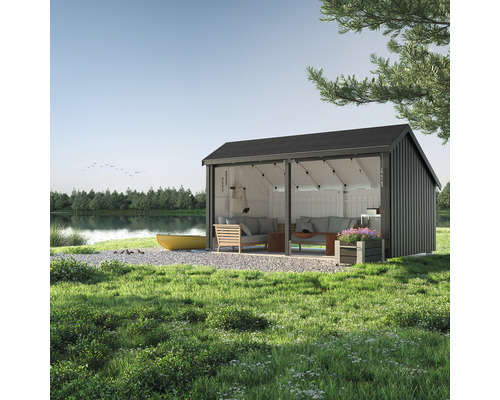 Gartenhaus mit Lounge-Bereich am Seeufer mit Gartenmöbeln, Beleuchtung und Dekoration