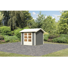 Abri de jardin en bois avec double porte devant un paysage de jardin