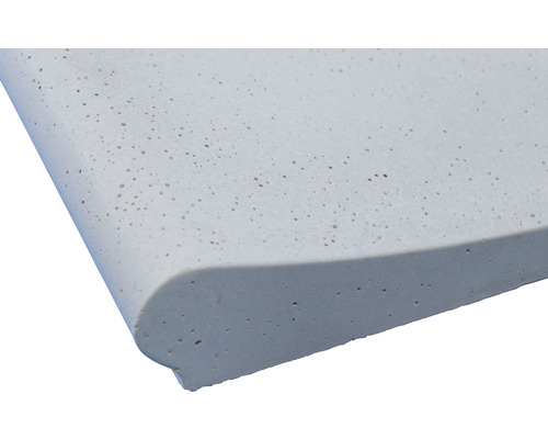 Bordure en béton avec bord arrondi