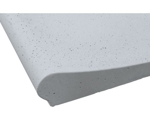 Bordure en béton avec bord arrondi