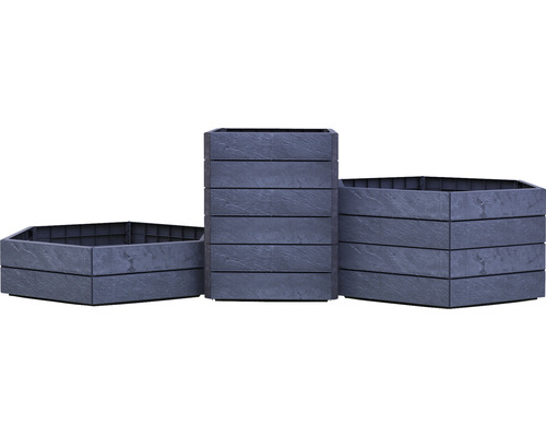 Trois bacs à plantes en plastique de différentes tailles