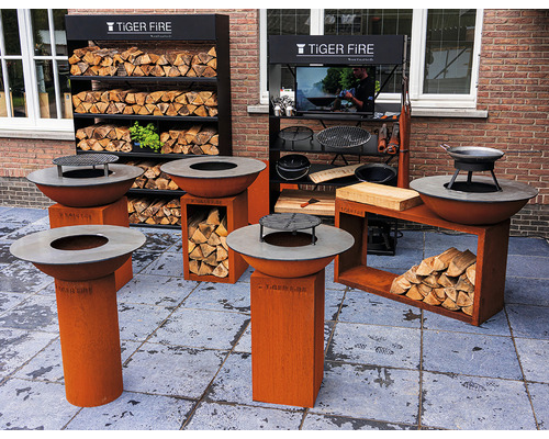 Cheminées d''extérieur et accessoires Tiger Fire dans une exposition