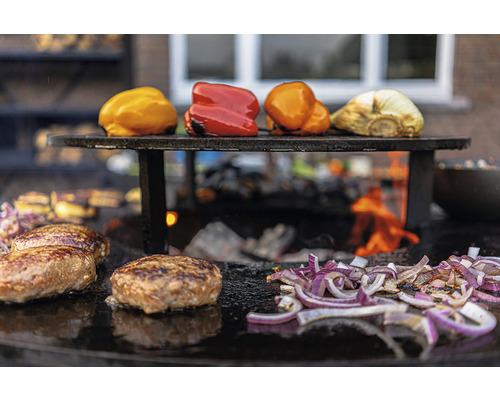 Grill avec légumes et galettes de hamburger