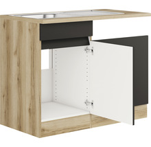 Évier de cuisine avec meuble bas ouvert et une porte