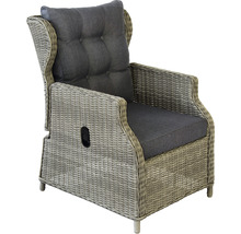 Rattansessel mit grauen Polsterkissen für den Garten