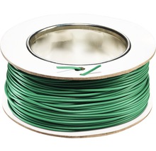 Grüne Installationsleitung auf einer Spule