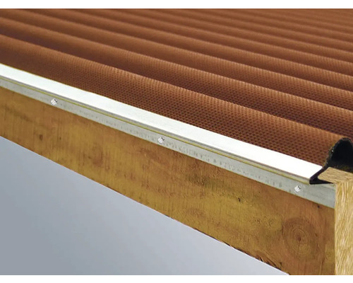 Gutta Ortgangprofil für Wellplatten Stahlblech 2000 x 20 mm Nahaufnahme einer Dachkonstruktion mit Wellplatten und Abschlussleiste