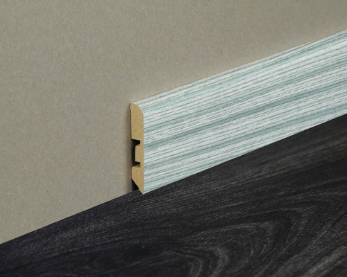 Plinthe en bois avec décor