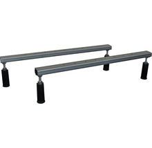 Deux pieds de baignoire métalliques avec pieds réglables