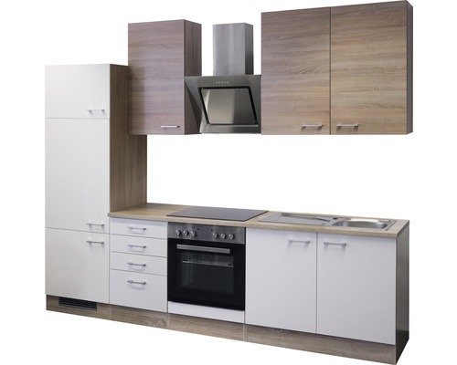 Cuisine équipée avec évier, cuisinière et hotte aspirante