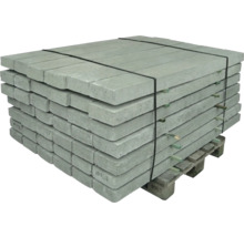 Pile de pavés en béton sur une palette