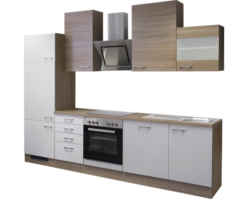 Cuisine équipée avec éléments hauts, évier, cuisinière et hotte aspirante