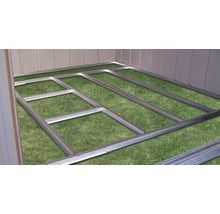 Metallbodenrahmen für ein Gartenhaus auf Rasen