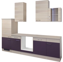 Küchenzeile mit Hängeschränken und Unterschränken